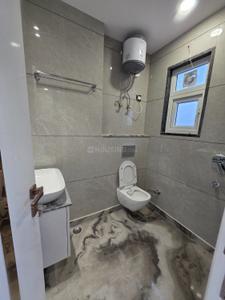 Bathroom Image of 550 Sq.ft 1 BHK Independent House for rent in Ramesh Nagar New Delhi for Rs. 21500