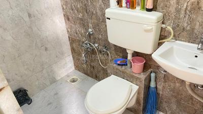 Bathroom Image of 1050 Sq.ft 2 BHK Apartment / Flat for sale in Jagatpur Ahmedabad for Rs. 4800000
