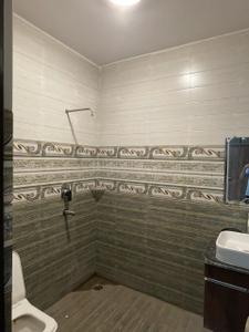 Bathroom Image of 1500 Sq.ft 2 BHK Builder Floor for rent in Sector 47 Noida for Rs. 27000