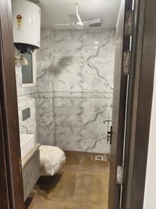 Bathroom Image of 1700 Sq.ft 3 BHK Builder Floor for sale in Sector 46 Gurgaon for Rs. 24900000