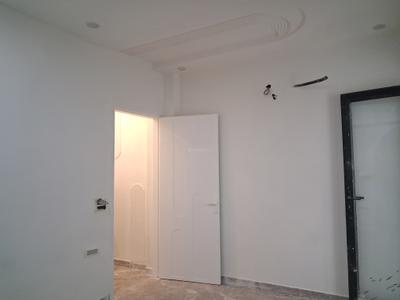 Bedroom Image of 1350 Sq.ft 3 BHK Builder Floor for sale in Mansarover Garden New Delhi for Rs. 26000000