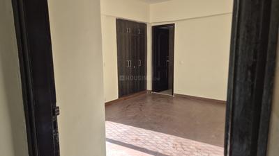 Bedroom Image of 1400 Sq.ft 3 BHK Apartment / Flat for rent in Sethi Max Royal, Sector 76 Noida for Rs. 33000