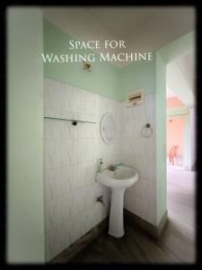 Bathroom Image of 1250 Sq.ft 3 BHK Apartment / Flat for sale in Ganeshguri Guwahati for Rs. 7200000