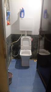 Bathroom Image of 315 Sq.ft 1 BHK Apartment / Flat for rent in Kandivali West Mumbai for Rs. 21000