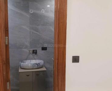 Bathroom Image of 2250 Sq.ft 3 BHK Builder Floor for rent in BPTP Eden Estate, Sector 81 Faridabad for Rs. 60000
