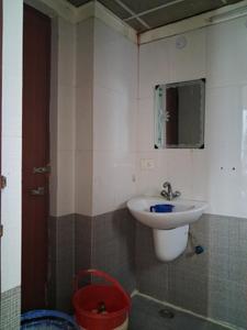 Common Bathroom Image of 958 Sq.ft 2 BHK Apartment / Flat for rent in Urbtech Xaviers, Sector 168 Noida for Rs. 22000