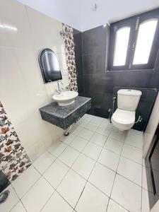 Bathroom Image of 1900 Sq.ft 3 BHK Apartment / Flat for rent in The Green Living, Rajpur Road Dehradun for Rs. 30000