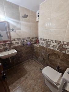 Bathroom Image of 1125 Sq.ft 3 BHK Builder Floor for rent in Vikaspuri 3bhk Luxurios Home, Vikaspuri New Delhi for Rs. 30000