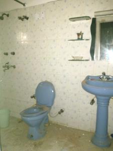 Common Bathroom Two Image of 1200 Sq.ft 2 BHK Apartment / Flat for sale in Paschim Vihar New Delhi for Rs. 12500000
