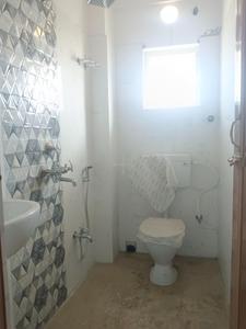 Bathroom Image of 850 Sq.ft 2 BHK Apartment / Flat for sale in Behala Kolkata for Rs. 5100000