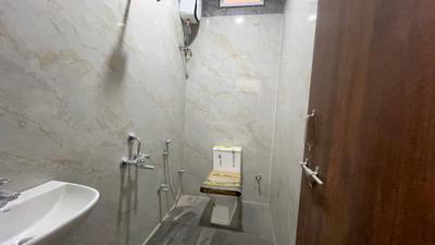 Bathroom Image of 600 Sq.ft 1 BHK Apartment / Flat for rent in Scheme No 113 Indore for Rs. 21000
