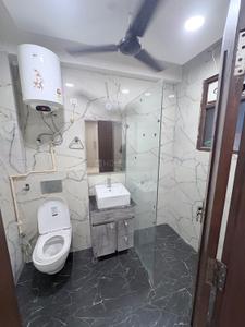 Bathroom Image of 2000 Sq.ft 3 BHK Builder Floor for rent in Anand Vihar New Delhi for Rs. 55000