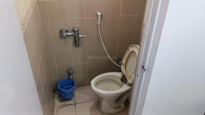 Bathroom Image of 550 Sq.ft 1 BHK Apartment / Flat for rent in Magarpatta Heliconia, Hadapsar Pune for Rs. 28000