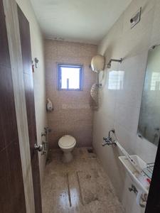 Bathroom Image of 1800 Sq.ft 3 BHK Apartment / Flat for rent in Sunpharma Road Vadodara for Rs. 17000