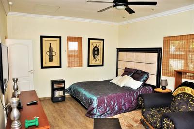 Bedroom Image of 2600 Sq.ft 4 BHK Apartment / Flat for sale in Rustomjee Elita, Andheri West Mumbai for Rs. 95763700