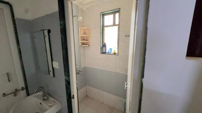 Bathroom Image of 550 Sq.ft 1 BHK Apartment / Flat for rent in DDA Flats Sector 14, Sector 14 Dwarka New Delhi for Rs. 33000
