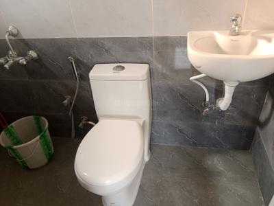 Bathroom Image of 1000 Sq.ft 2 BHK Apartment / Flat for rent in Vadamadurai Coimbatore for Rs. 20000