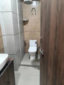 Bathroom Image of 450 Sq.ft 1 BHK Builder Floor for rent in Sector 12 Gurgaon for Rs. 22000