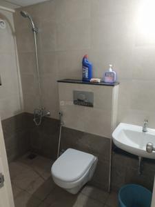 Bathroom Image of 500 Sq.ft 1 BHK Apartment / Flat for rent in Mahindra Happinest Tathawade, Tathawade Pune for Rs. 20000