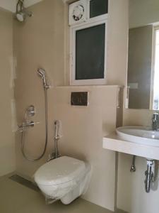 Common Bathroom Image of 900 Sq.ft 2 BHK Apartment / Flat for rent in Sheth Zuri, Thane West Thane for Rs. 45000