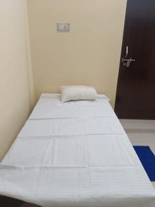 Bedroom Image of 800 Sq.ft 2 BHK Independent House for rent in Niyawan Ayodhya for Rs. 10000