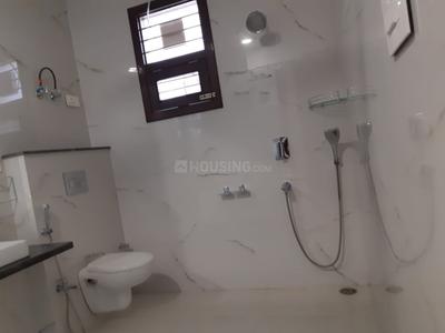 Bathroom Image of 2152 Sq.ft 2 BHK Builder Floor for rent in Gomti Nagar Lucknow for Rs. 18000