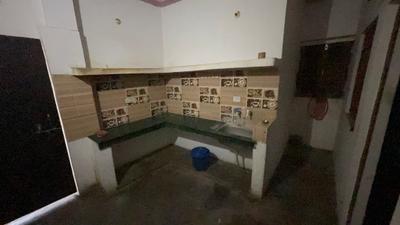 Kitchen Image of 600 Sq.ft 1.5 BHK Builder Floor for rent in Roberts Lines Lucknow for Rs. 7000