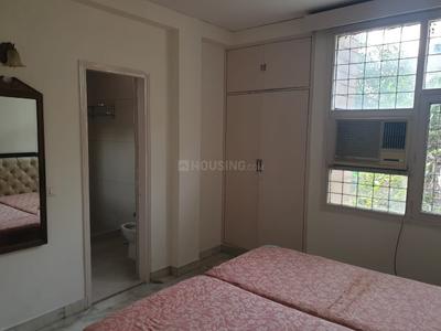 Bedroom Image of 1600 Sq.ft 3 BHK Builder Floor for rent in Safdarjung Development Area New Delhi for Rs. 100000
