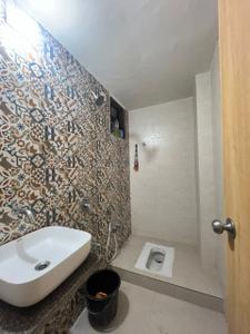 Bathroom Image of 1250 Sq.ft 2 BHK Apartment / Flat for rent in Amli Silvassa for Rs. 13000