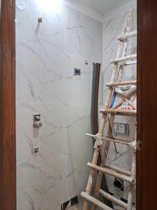 Common Bathroom Image of 1250 Sq.ft 3 BHK Apartment / Flat for sale in JMD Siddhi Vinayak, Sector 73 Noida for Rs. 6500000