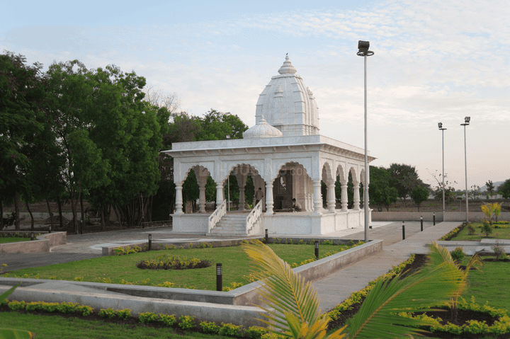 Kanadiya Main Image 1