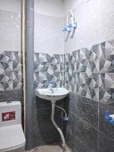Common Bathroom Image of 1050 Sq.ft 2 BHK Apartment / Flat for sale in Sector 49 Noida for Rs. 4200005