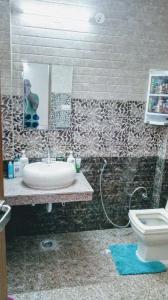 Bathroom Image of 9000 Sq.ft 9 BHK Independent House for sale in Sector 116 Noida for Rs. 65000000