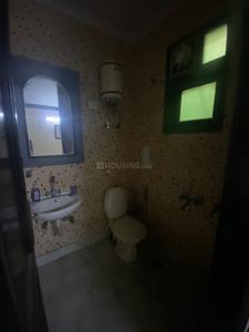 Bathroom Image of 1800 Sq.ft 3 BHK Builder Floor for rent in Lajpat Nagar New Delhi for Rs. 98000
