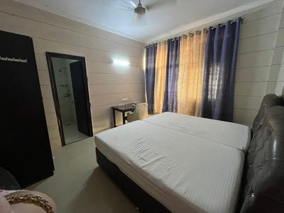 Bedroom Image of 3250 Sq.ft 3 BHK Builder Floor for rent in Essel Suncity 35, Suncity Township-I Rohtak for Rs. 35000