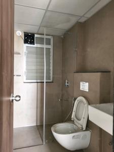 Common Bathroom Two Image of 2220 Sq.ft 4 BHK Apartment / Flat for rent in Runwal The Central Park, Chinchwad Pune for Rs. 80000