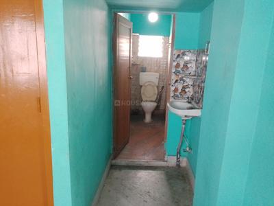 Bathroom Image of 420 Sq.ft 1 RK Apartment / Flat for rent in South Dum Dum Kolkata for Rs. 5500