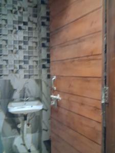 Common Bathroom Image of 1050 Sq.ft 2 BHK Apartment / Flat for sale in Sector 74 Noida for Rs. 4100000