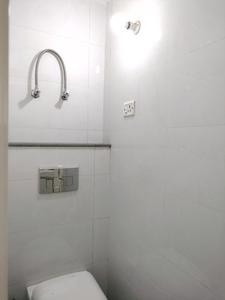 Common Bathroom Two Image of 1850 Sq.ft 3 BHK Apartment / Flat for sale in Highland Apartment, Sector 12 Dwarka New Delhi for Rs. 29500000