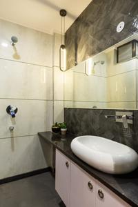 Bathroom Image of 800 Sq.ft 2 BHK Apartment / Flat for rent in Scheme 103 Indore for Rs. 28000