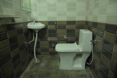 Bathroom Image of 400 Sq.ft 1 BHK Apartment / Flat for rent in Gardan City Bareilly for Rs. 8000