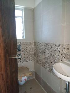 Common Bathroom Image of 560 Sq.ft 1 BHK Apartment / Flat for sale in Bindra Complex, Andheri East Mumbai for Rs. 9500000