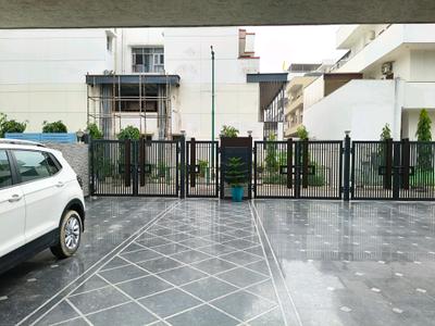 Car Garage Image of 4500 Sq.ft 4.5 BHK Builder Floor for sale in South City Luxury Floors, Sector 50 Gurgaon for Rs. 44500000