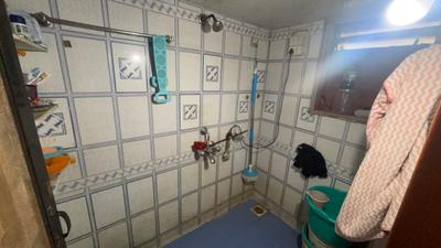 Bathroom Image of 350 Sq.ft 1 RK Apartment / Flat for rent in Kalwa Thane for Rs. 13000
