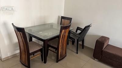Gallery Cover Image of 980 Sq.ft 2 BHK Apartment / Flat for rent in Amanora Future Towers, Hadapsar for Rs. 42000