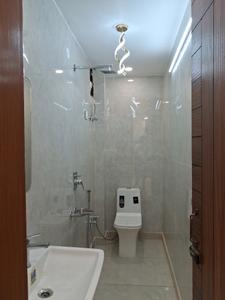 Common Bathroom Image of 700 Sq.ft 3 BHK Builder Floor for rent in Dwarka Mor New Delhi for Rs. 32000
