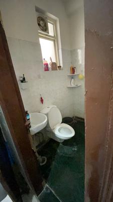 Bathroom Image of 700 Sq.ft 1 BHK Builder Floor for rent in Palam Vihar Extension Gurgaon for Rs. 21000