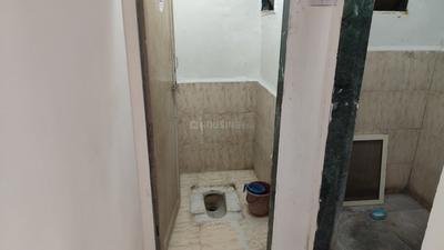 Bathroom Image of 610 Sq.ft 1 BHK Apartment / Flat for rent in Udvada Valsad for Rs. 4000