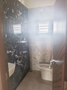 Bathroom Image of 1000 Sq.ft 3 BHK Independent House for rent in Srinivaspur Bengaluru for Rs. 30000