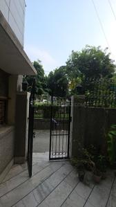 Image of 400 Sq.ft 1 BHK Apartment / Flat for rent in Pitampura, New Delhi for Rs. 20000